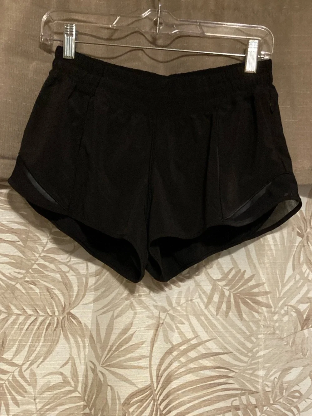 Hotty Hot Low-Rise Lined Shorts 2.5